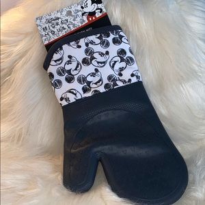 mickey mouse sketch silicone oven mitt 90th ann ed